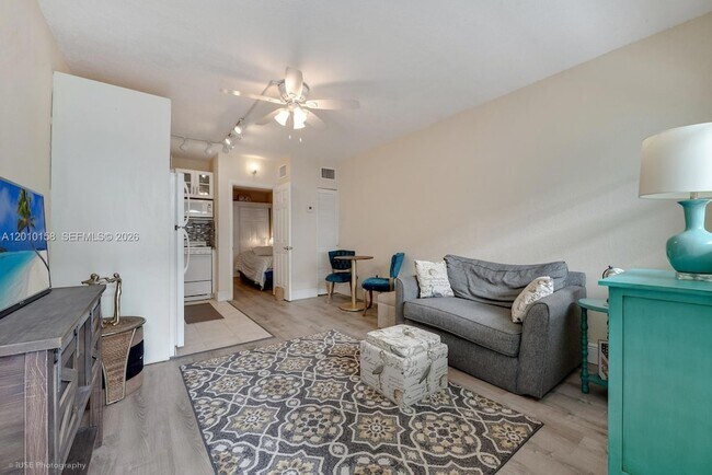 property at 2539 S Bayshore Dr