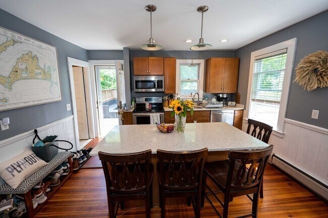 37 Oak St-Unit -2 in Plymouth, MA - Building Photo - Building Photo