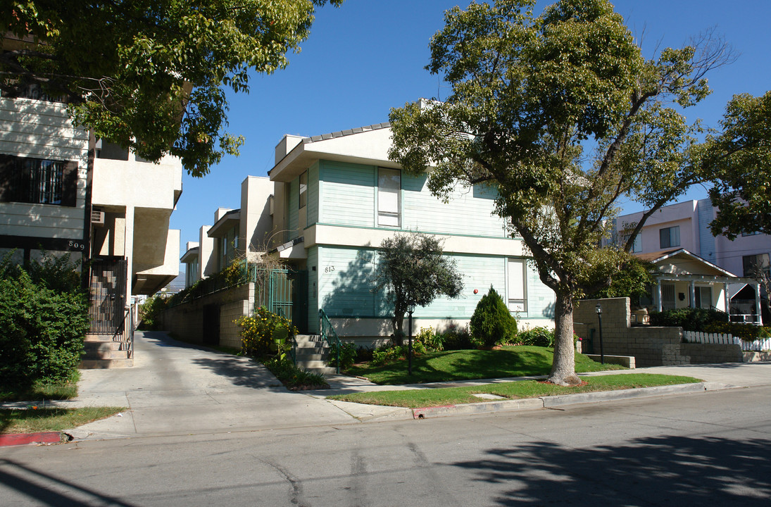 813 E Chestnut St in Glendale, CA - Building Photo