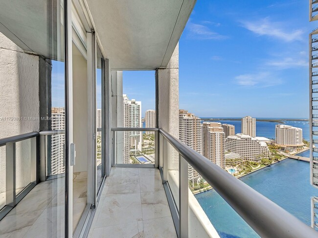 475 Brickell Ave, Unit 3007 in Miami, FL - Building Photo - Building Photo