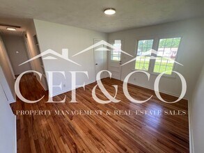207 State Rd S-42-3352 in Cowpens, SC - Building Photo - Building Photo