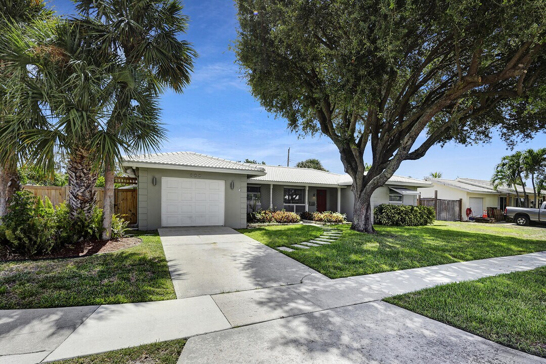 800 SW 12th Ave in Boca Raton, FL - Building Photo