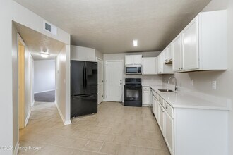 4112 Willowview Blvd in Louisville, KY - Building Photo - Building Photo