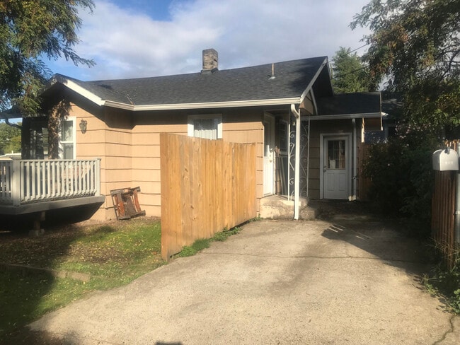 508 S McLoughlin Blvd in Oregon City, OR - Building Photo - Building Photo