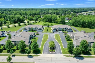 Ravello Townhomes in Hobart, WI - Foto de edificio - Building Photo