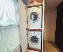 171 N 5th St in Lindenhurst, NY - Building Photo - Building Photo
