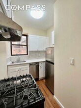 270 E 78th St, Unit 17 in New York, NY - Building Photo - Building Photo
