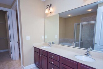 4300 S Beach Pkwy, Unit Apt 1103 in Jacksonville Beach, FL - Foto de edificio - Building Photo