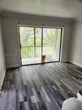 8000 Fairview Dr in Tamarac, FL - Building Photo - Building Photo