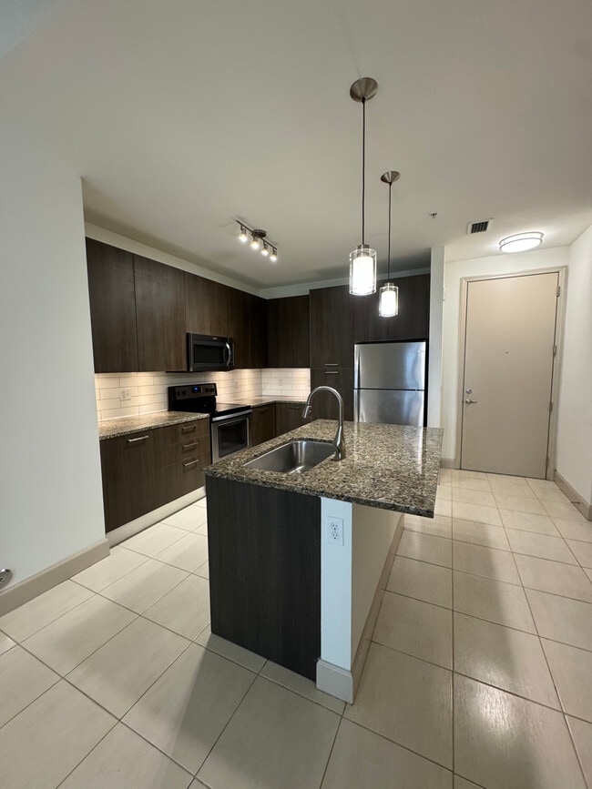 4656 NW 95th Ave, Unit C1 in Doral, FL - Building Photo - Building Photo