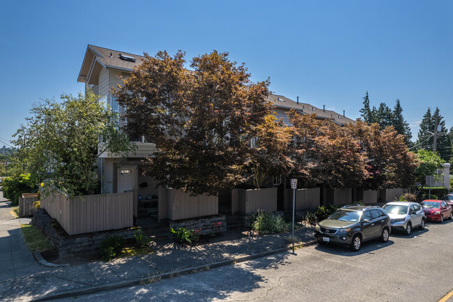 LINDEN TOWNHOMES CONDOMINIUM in Seattle, WA - Building Photo - Building Photo