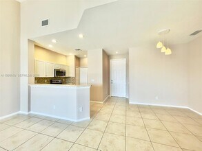 4256 Liron Ave, Unit 203 in Ft. Myers, FL - Building Photo - Building Photo