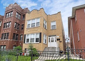 5036 N Troy St in Chicago, IL - Building Photo