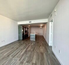 460 NE 28th St, Unit 2005 in Miami, FL - Building Photo - Building Photo
