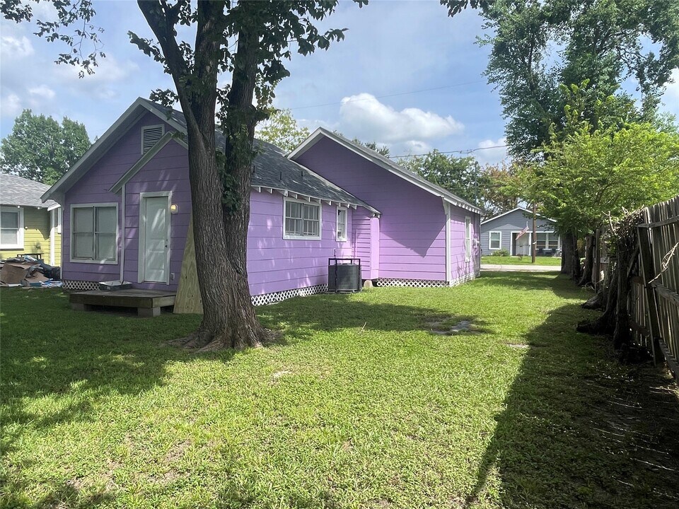 906 Fields St in Richmond, TX - Building Photo