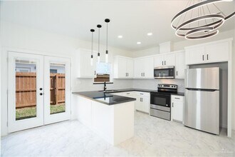 18 S Xanthia St in Alton, TX - Building Photo - Building Photo