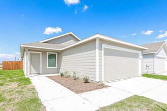 1215 Maple St, Unit 151 in Wilmer, TX - Building Photo - Building Photo