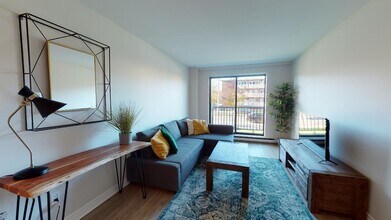 Rue Mistral in Montréal, QC - Building Photo - Building Photo