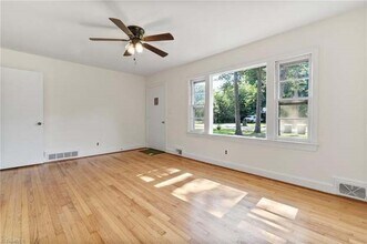 9 Hawthorne Ln in Lexington, NC - Foto de edificio - Building Photo