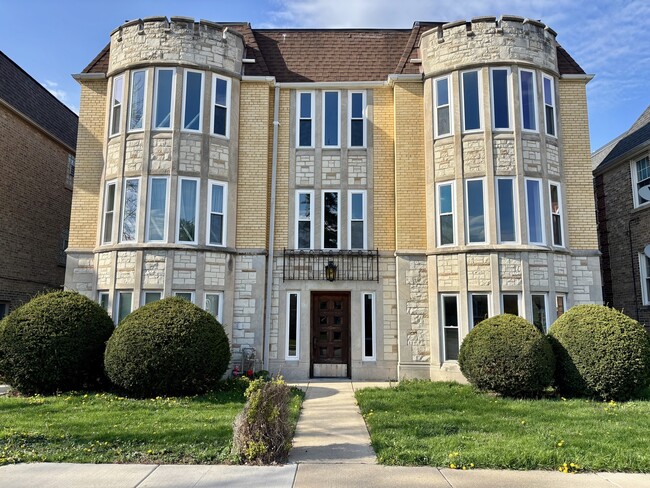 property at 6648 W Devon Ave
