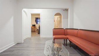 252 S Tenth Ave in Mount Vernon, NY - Building Photo