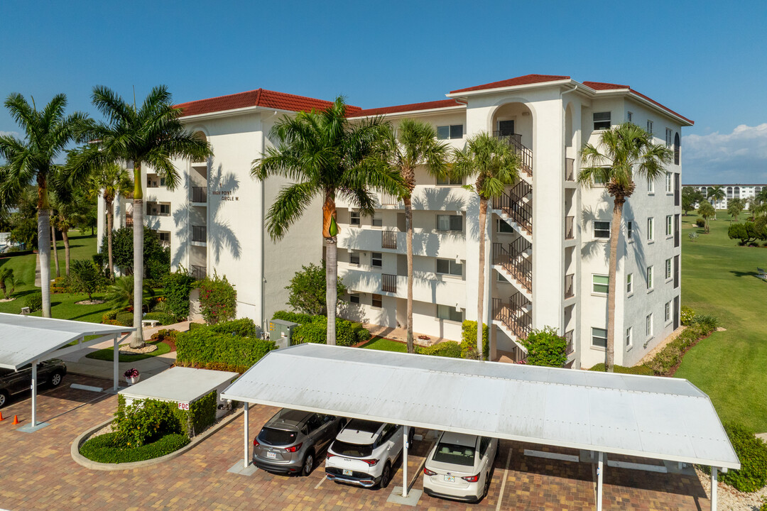 High Point Country Club in Naples, FL - Building Photo