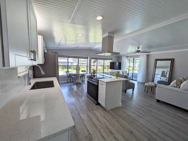 79 N Meadow Dr in Plant City, FL - Building Photo - Building Photo