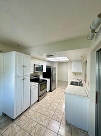 4106 NW 47th St in Tamarac, FL - Foto de edificio - Building Photo