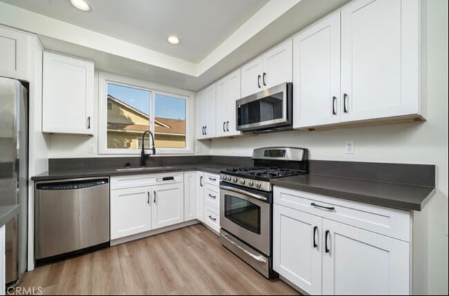 523 Larkin Dr, Unit 26 in Covina, CA - Foto de edificio - Building Photo