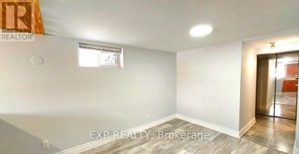 33 Flowertown Ave in Brampton, ON - Building Photo - Building Photo