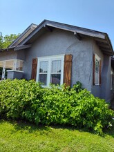 1332 E Highland St in Shawnee, OK - Foto de edificio - Building Photo