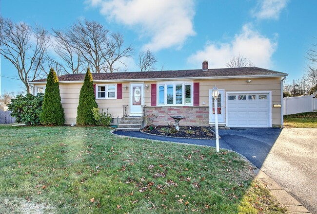 138 Youngs Ave in Coventry, RI - Building Photo - Building Photo