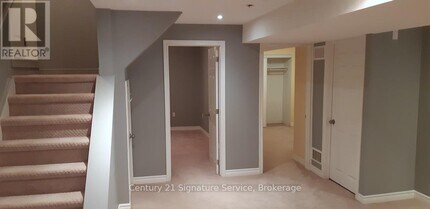 2900 Tradewind Dr in Mississauga, ON - Building Photo - Building Photo