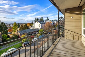 303 N 44th St in Seattle, WA - Building Photo - Building Photo