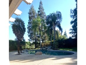 2142-2142 Sample Ave in Clovis, CA - Building Photo - Building Photo