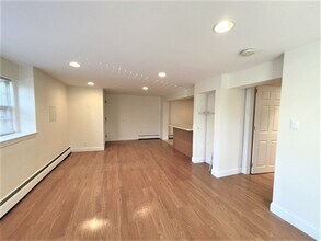 146 Hibbert St in Arlington, MA - Building Photo - Building Photo