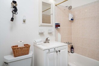 328 E 74th St in New York, NY - Building Photo - Building Photo