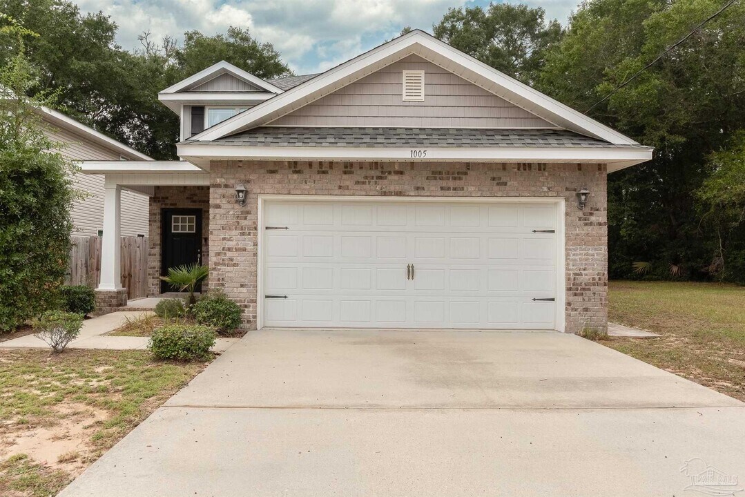 1005 N A St in Pensacola, FL - Building Photo
