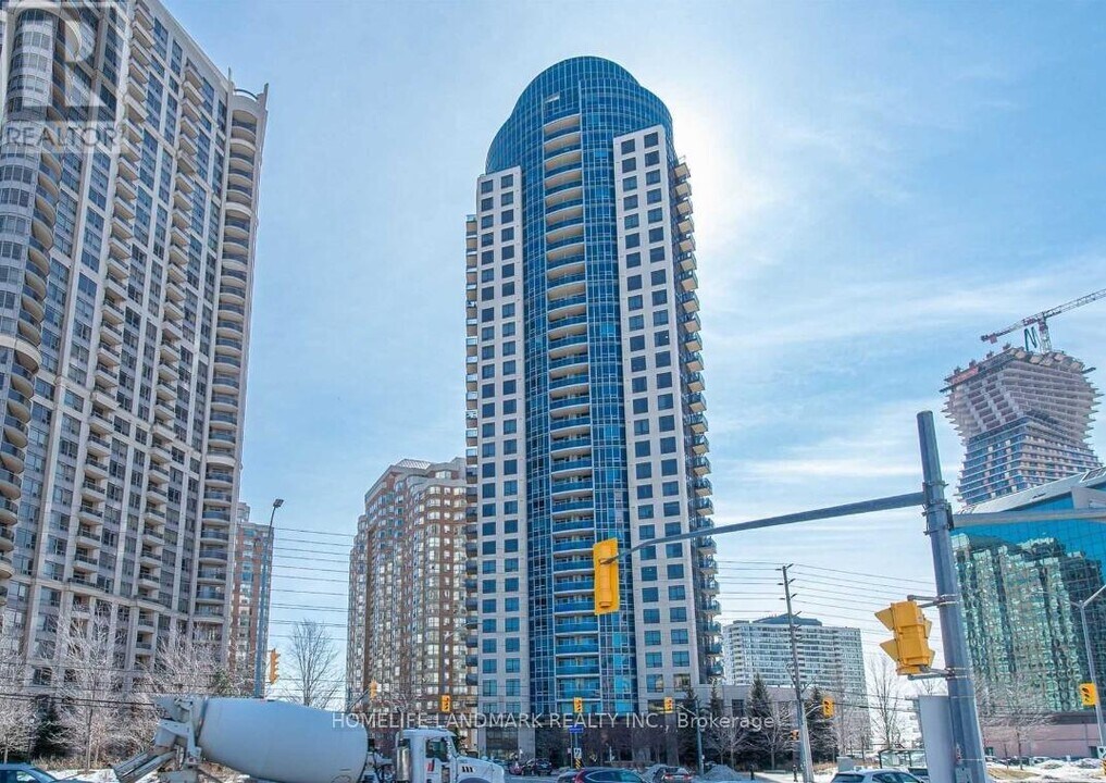 330-P330 Burnhamthorpe Rd W in Mississauga, ON - Building Photo