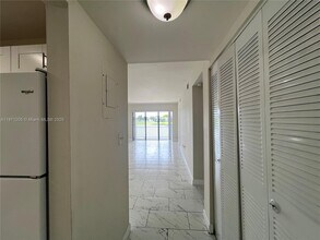480 W Park Dr in Miami, FL - Building Photo - Building Photo