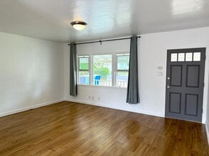 425 N Lincoln St in Burbank, CA - Building Photo - Building Photo