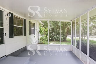 2215 Montclair Rd in Leesburg, FL - Building Photo - Building Photo