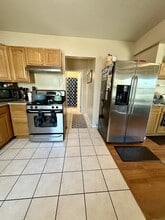 323 Sargeant St in Holyoke, MA - Building Photo - Building Photo