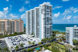 Casa del Mar in Key Biscayne, FL - Building Photo - Building Photo