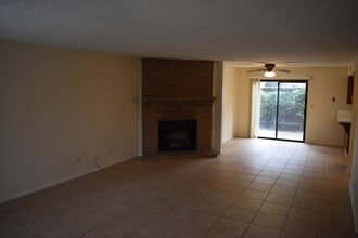 4727 E Alamos Ave in Fresno, CA - Building Photo - Building Photo