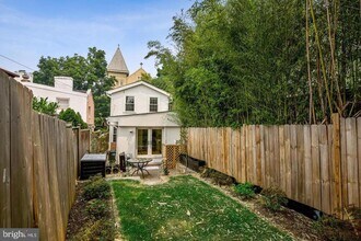 3134 Dumbarton St NW in Washington, DC - Building Photo - Building Photo