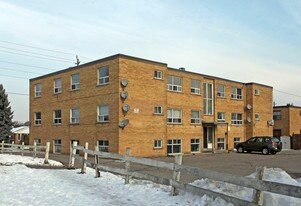 329 Adelaide Ave W in Oshawa, ON - Building Photo