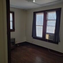 715 N Main St, Unit B in Taylor, TX - Building Photo - Building Photo