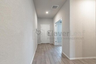 5055 Segovia Way in San Antonio, TX - Building Photo - Building Photo