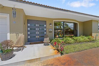 20375 NE 22nd Pl in Miami, FL - Foto de edificio - Building Photo